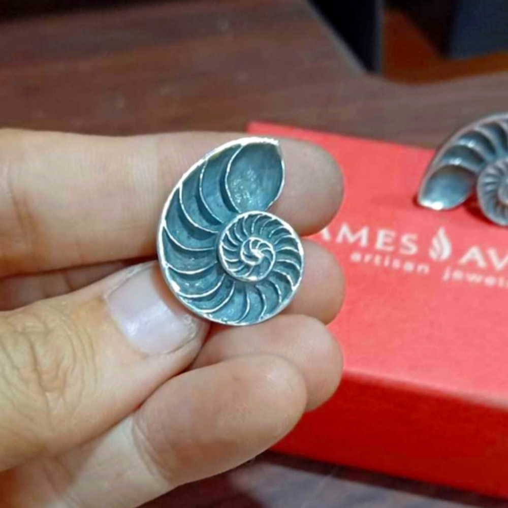 Great Condition! Retired & Rare *Hard to Find* James Avery Natulius Clip Earring